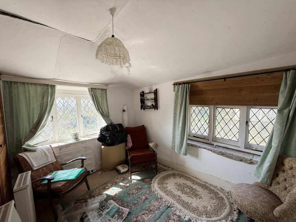 Lot: 52 - STRUCTURALLY DAMAGED DETACHED COTTAGE FOR IMPROVEMENT WITH GARAGE - Bedroom Two